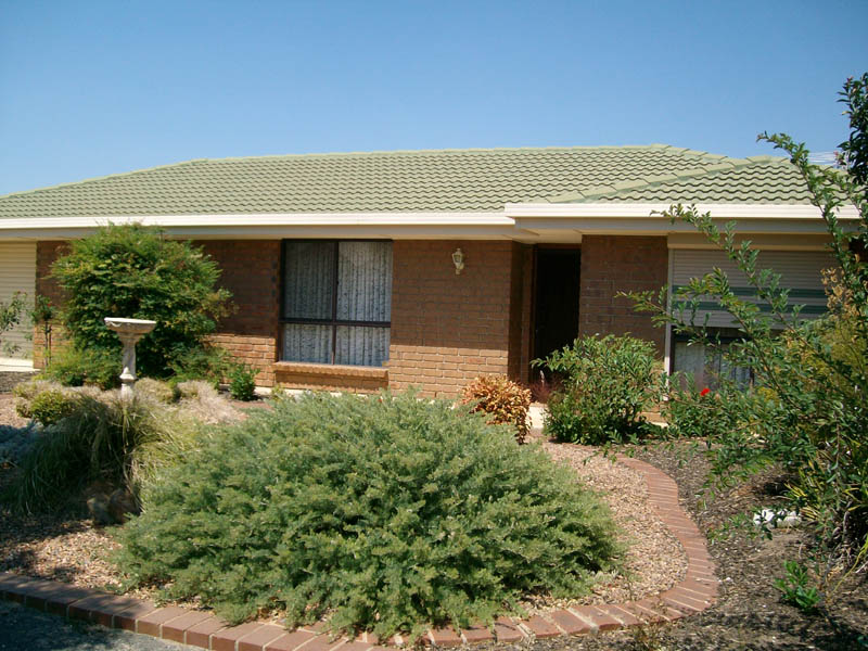 Comfortable home, quiet location, lots of features Picture 1