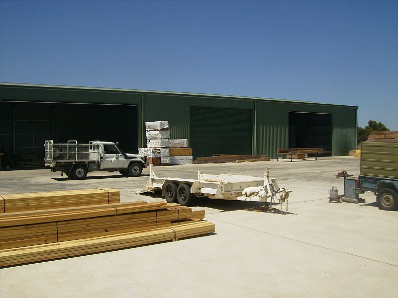 Everything here: Location, Access & Availability Picture 2