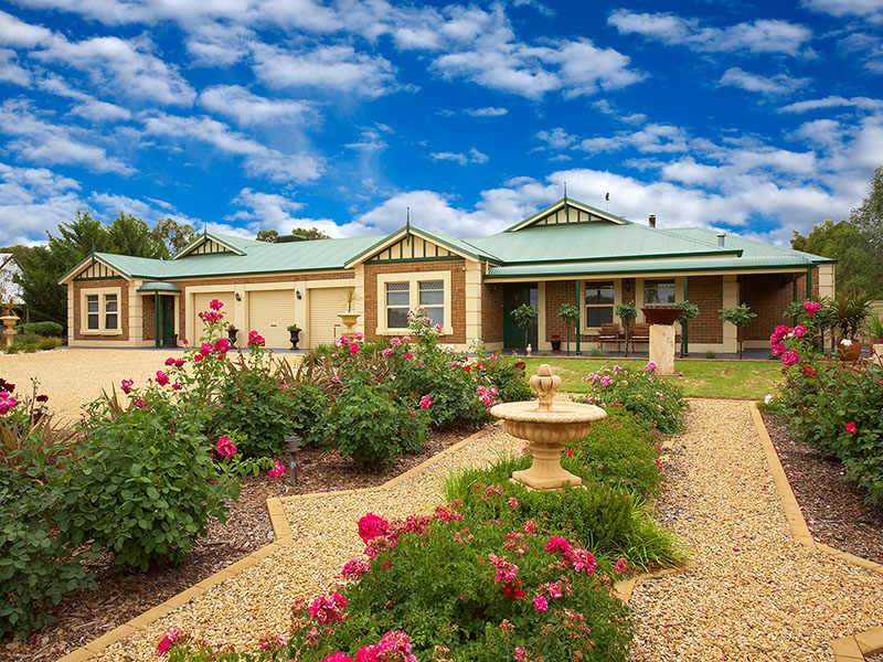 Stop and smell the roses, resort style living in the Barossa Valley Picture 1
