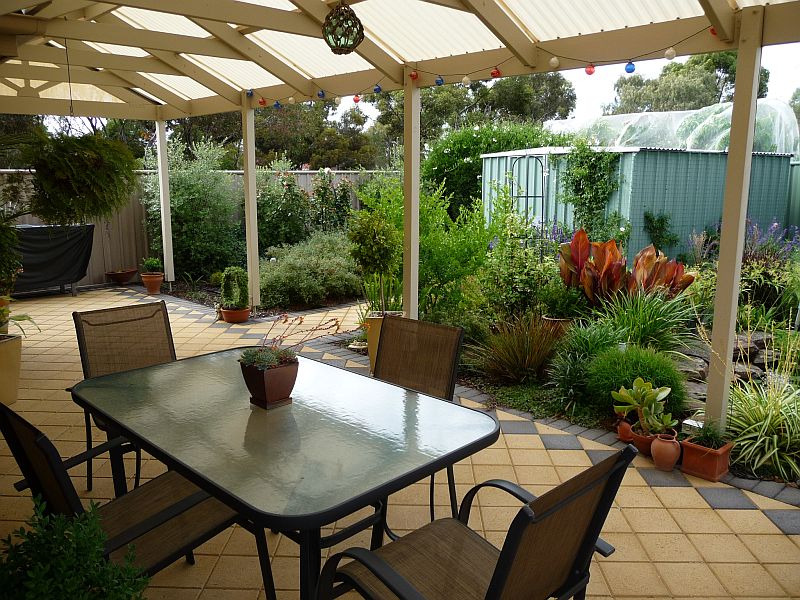 Style, location and superb presentation Picture 2