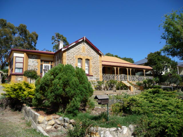 Imposing stone villa with enormous potential Picture 1