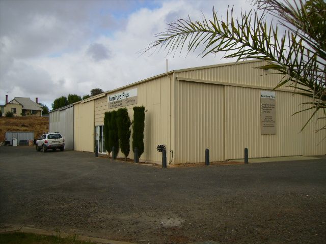 Residence with commercial potential Picture 3