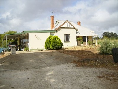 Residence with commercial potential Picture