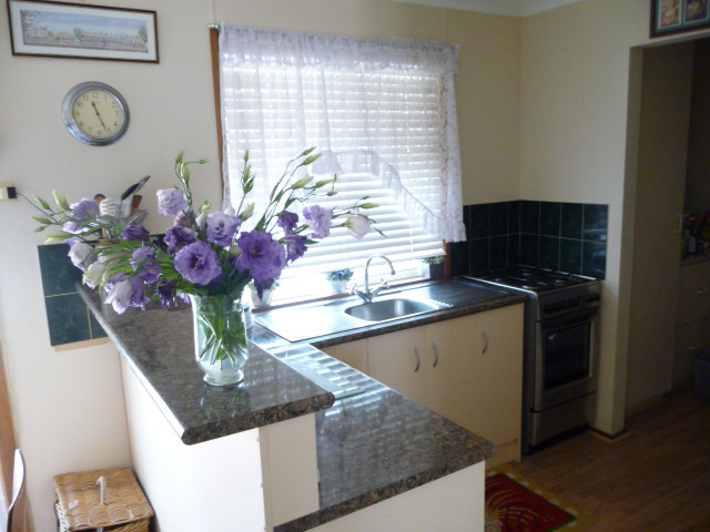 Comfortable home in a lovely location Picture 3