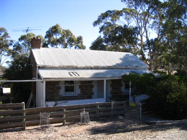 A little gem on a peaceful acre Picture 1