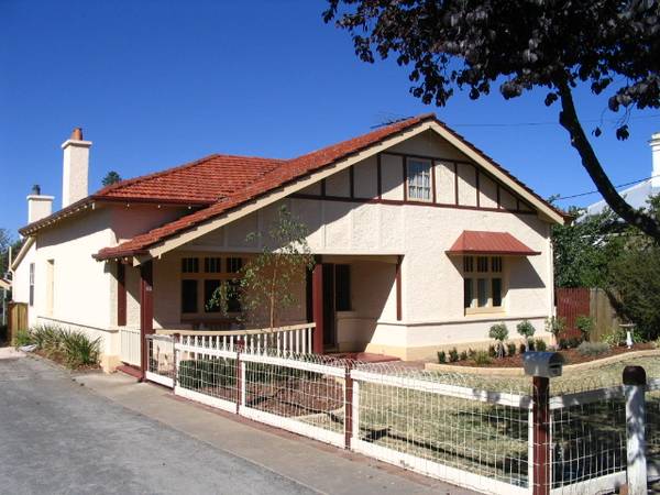 Classic bungalow, premium Tanunda location Picture 1