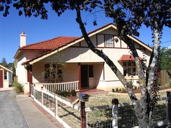 Classic bungalow, premium Tanunda location Picture 2