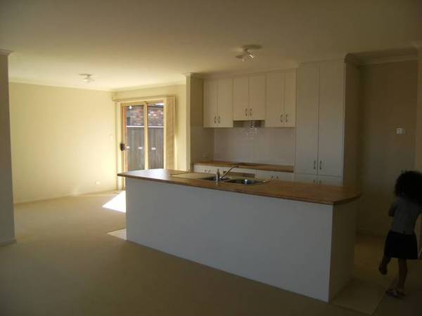 Sparkling New Home in Lakeside Estate Picture 2