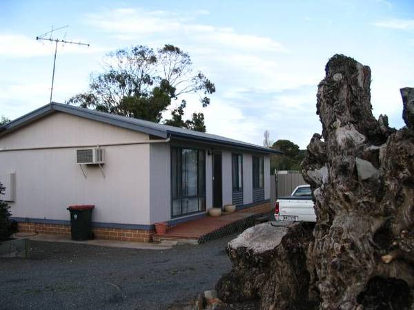 Kapunda House in great location Picture 1