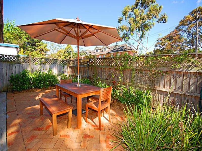 GARDEN APARTMENT Picture 1