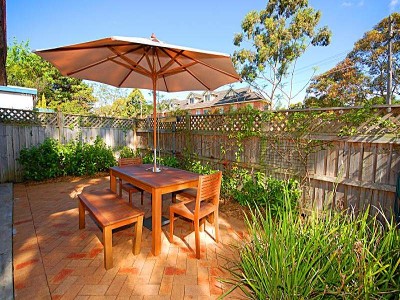 GARDEN APARTMENT Picture