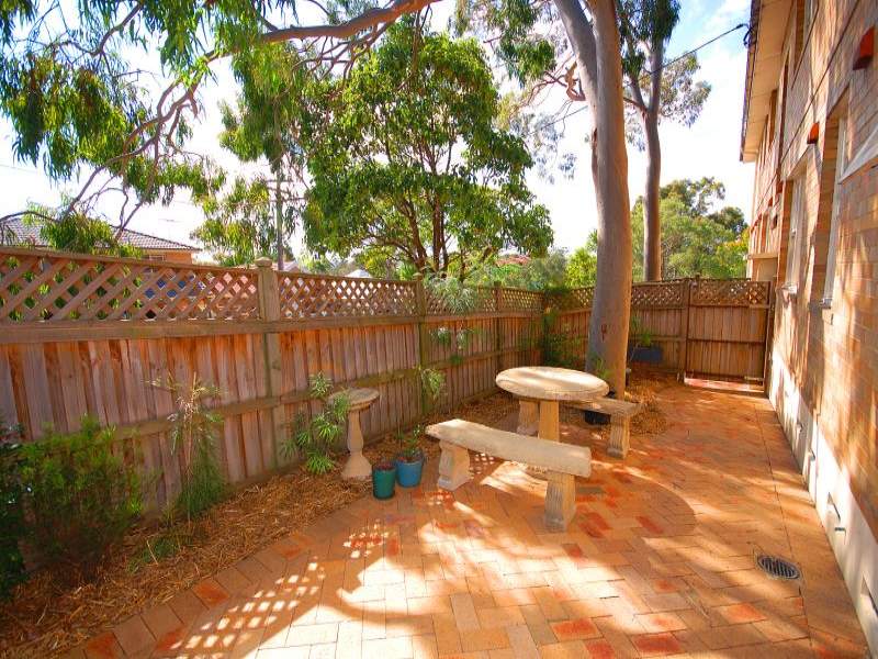 GARDEN APARTMENT Picture 2