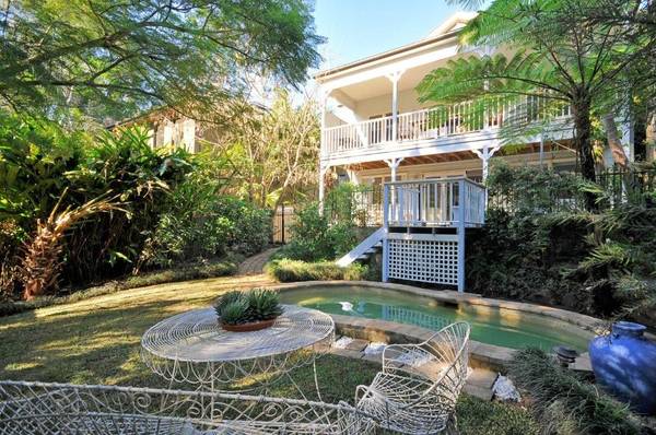 ELEGANT SERENITY ON APPROX. 1019sqm Picture 1