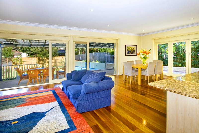 STUNNING FAMILY HOME WITH NEW GAS HEATED POOL Picture 3