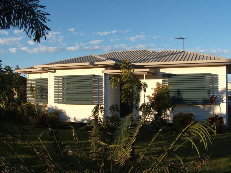 CLOSE TO EVERYTHING Picture 1