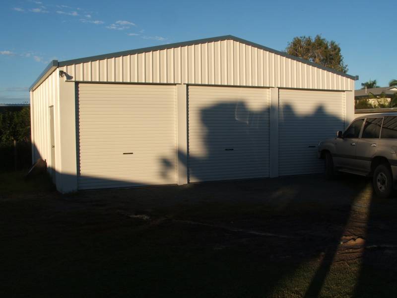 CLOSE TO EVERYTHING Picture 2