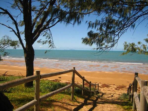 Sarina Beach Unit Picture 2