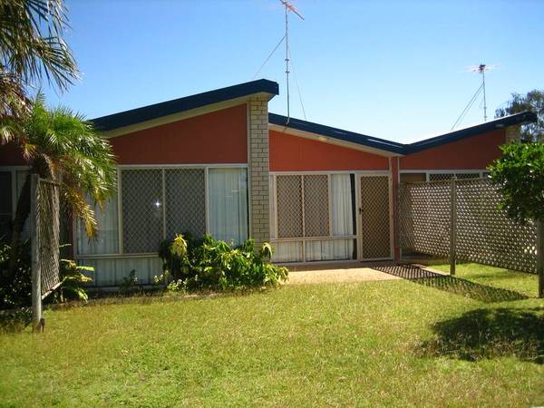 Sarina Beach Unit Picture 1