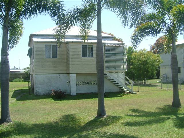 CLOSE TO SUPERMARKET Picture 2