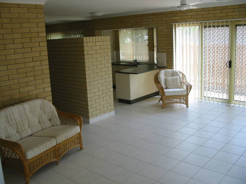 A BEAUTIFUL HOME AT SARINA BEACH Picture 2