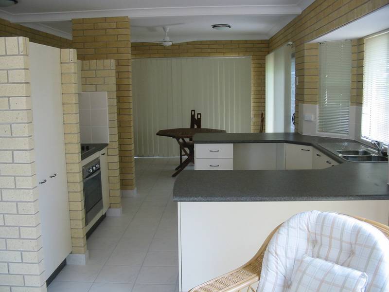 A BEAUTIFUL HOME AT SARINA BEACH Picture 3