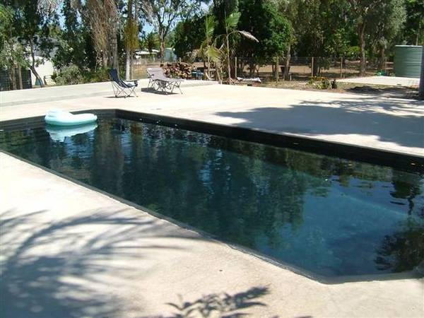 OUTDOOR ENTERTAINER Picture OUTDOOR ENTERTAINER Picture