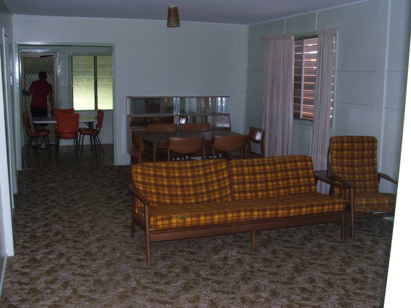 CLOSE TO SHOPS & SCHOOLS Picture