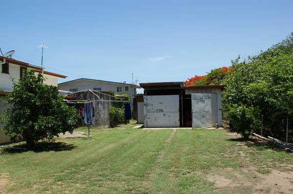 Great Buying at Sarina Beach Picture