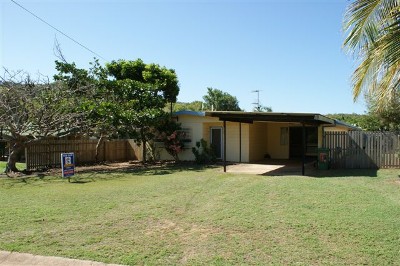 Excellent Opportunity at Grasstree Beach Picture Excellent Opportunity at Grasstree Beach Picture