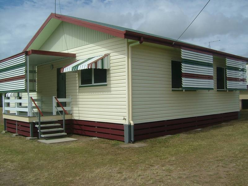 LIVE IN THE BEST PART OF TOWN Picture 1