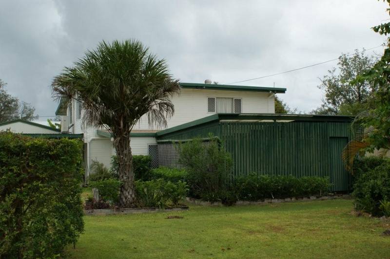 Grasstree Beach Picture 2