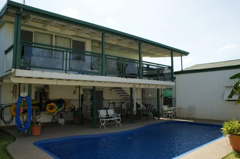 Grasstree Beach Picture 1