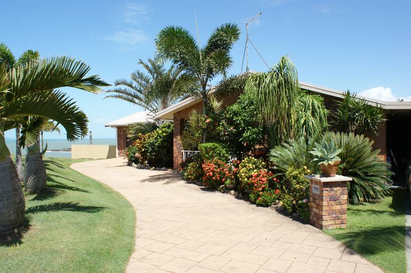 Position Position with Ocean Views Picture 1