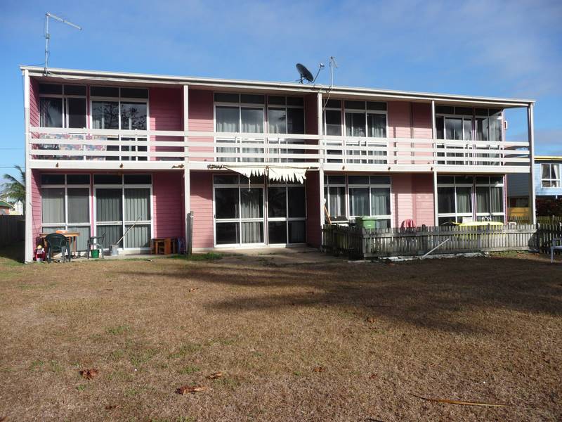 LIVE ON THE BEACH + 1 WEEKS FREE RENT!! Picture 1