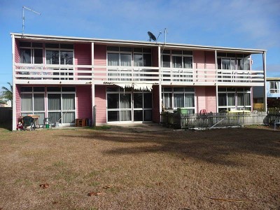 LIVE ON THE BEACH + 1 WEEKS FREE RENT!! Picture