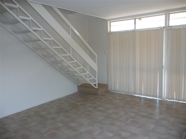 LIVE ON THE BEACH + 1 WEEKS FREE RENT!! Picture 3