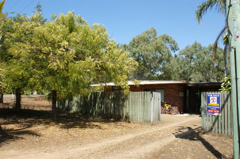 Grasstree Beach Picture 2