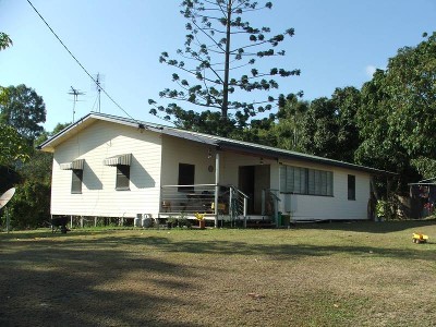 2 Homes + Sheds & Creek Picture 2 Homes + Sheds & Creek Picture