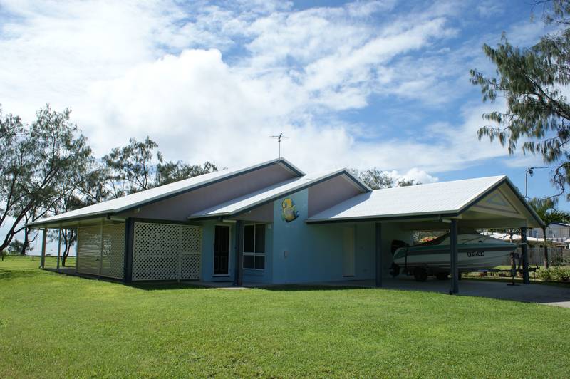 BEACHFRONT Sarina Beach Picture 1