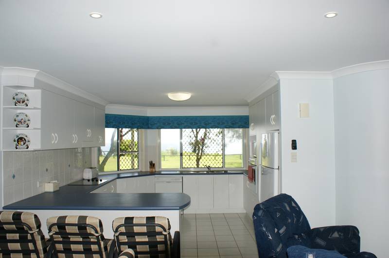 BEACHFRONT Sarina Beach Picture 3