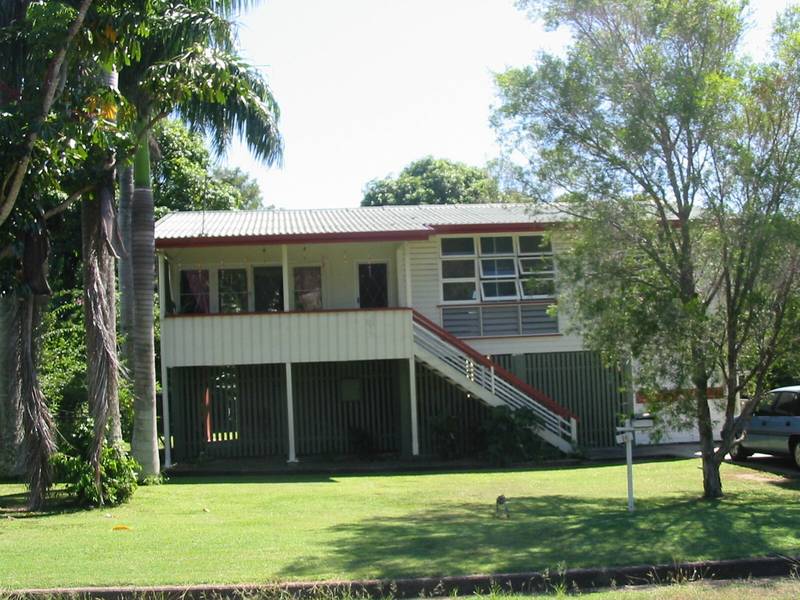 CLOSE TO TOWN! Picture 1