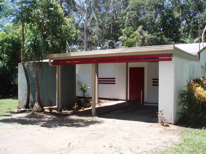 RENOVATED BEACH
FRONT COTTAGE Picture 1