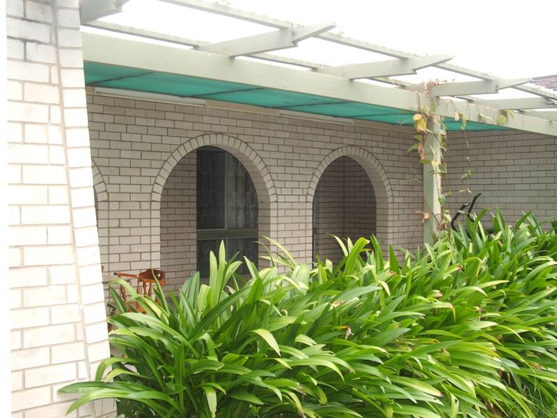 CENTRALLY LOCATED Picture 1