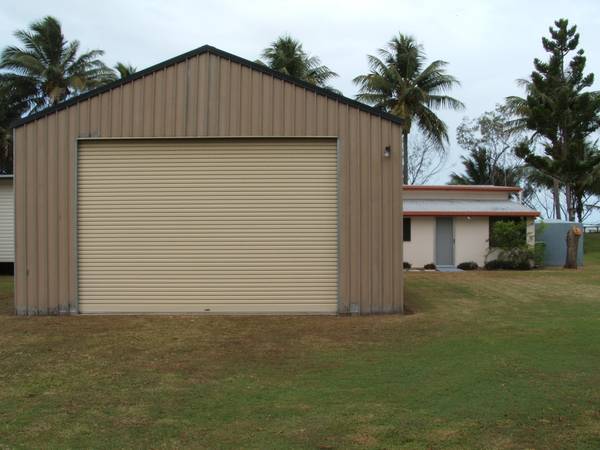 ABSOLUTE BEACHFRONT Picture 3