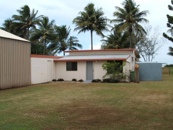 ABSOLUTE BEACHFRONT Picture 2