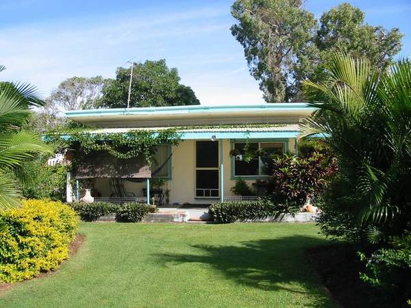 BEACHFRONT COTTAGE Picture 1