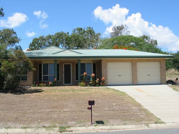 BEAUTIFUL SARINA BEACH Picture 1