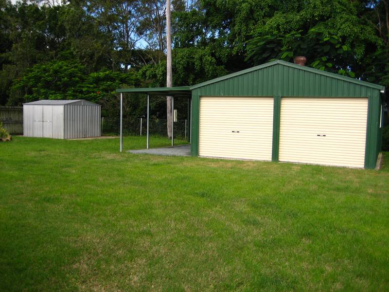 STYLISH FAMILY HOME Picture 3