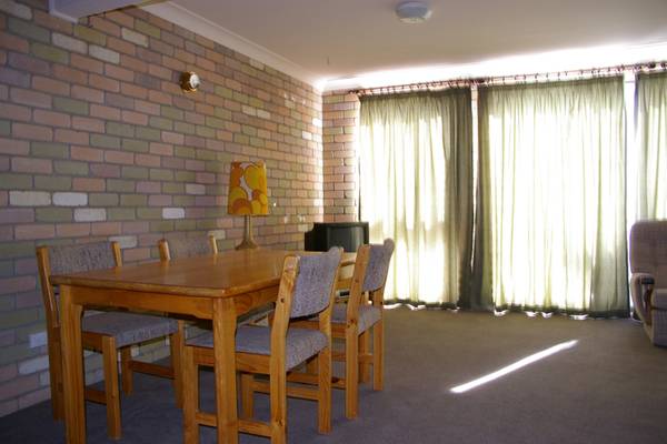 Comfortable 3 bedroom Unit Picture 3