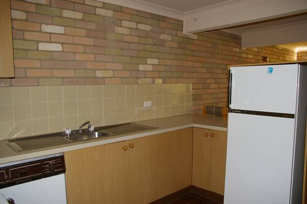 Comfortable 3 bedroom Unit Picture 2